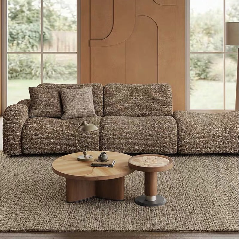 Canapé Modulaire Céleste
Design contemporain et confort absolu : structure en bois massif avec assise ultra-moelleuse en mousse HR et plumes.
