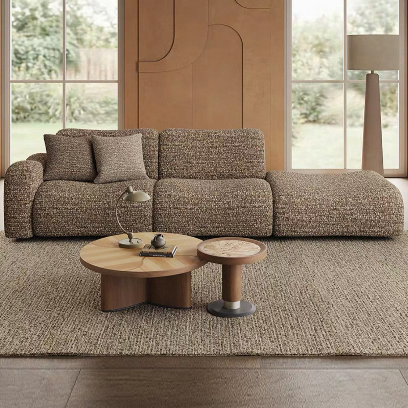 Canapé Modulaire Céleste
Design contemporain et confort absolu : structure en bois massif avec assise ultra-moelleuse en mousse HR et plumes.