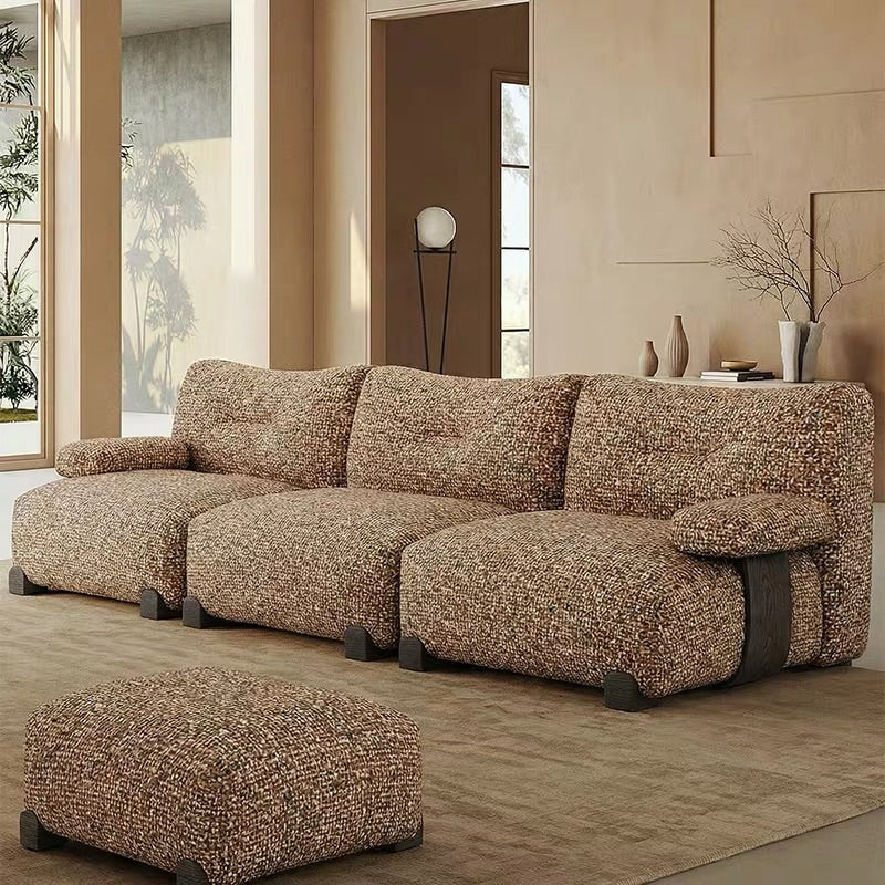 Canapé Modulaire Céleste
Design contemporain et confort absolu : structure en bois massif avec assise ultra-moelleuse en mousse HR et plumes.