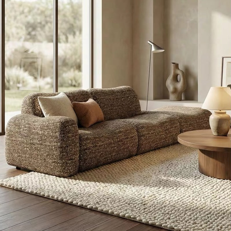 Canapé Modulaire Céleste
Design contemporain et confort absolu : structure en bois massif avec assise ultra-moelleuse en mousse HR et plumes.