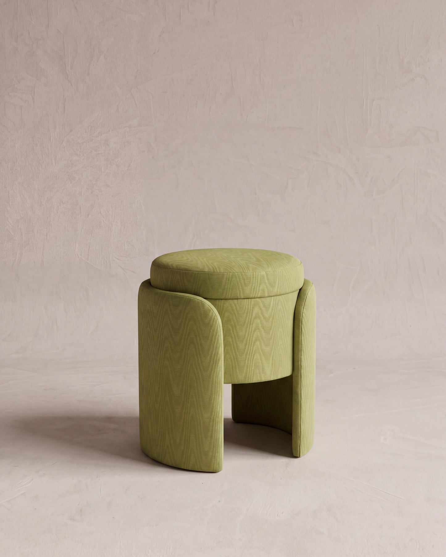 Tabouret
C'est un siège individuel sans dossier ni accoudoirs, pratique et compact pour tous les espaces.