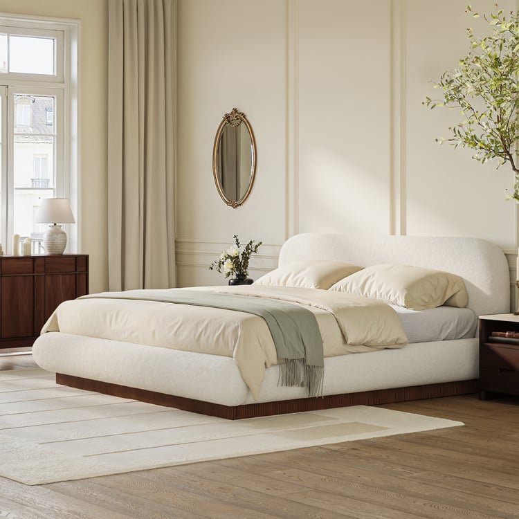 Lit Céleste
Lit rembourré design aux lignes douces, alliant confort absolu et élégance moderne.